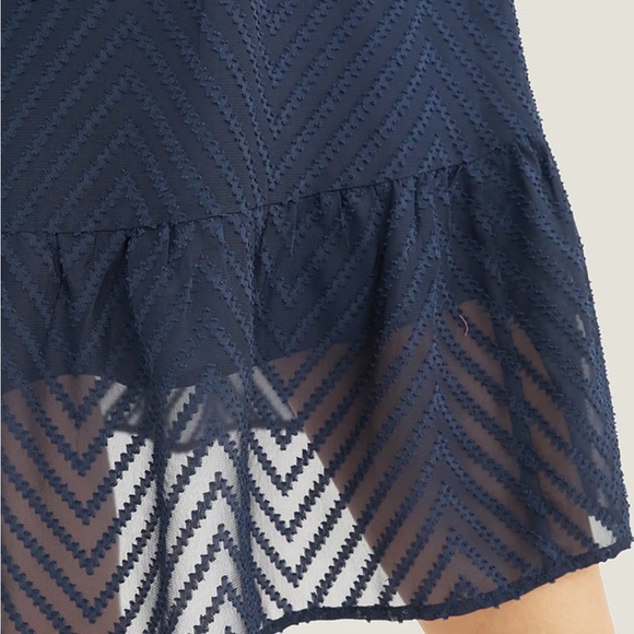 BloomChic Navy Geometric Mesh Ruffle Sleeve Pocket Wrap Dress Plus Size 1X - Picture 4 of 10